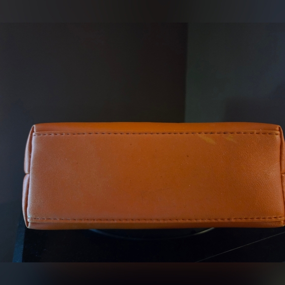 Versace Medusa Orange Leather Cosmetic Pouch – Turkish Airlines Exclusive - Picture 4 of 8